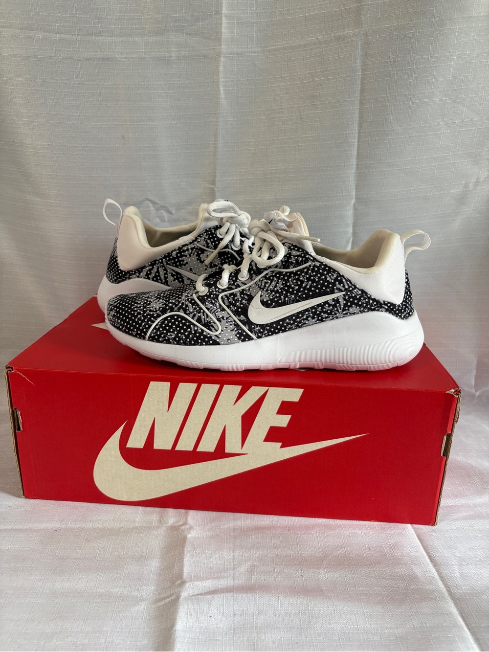 Nike Womens 7 Kaishi 2.0 Running Sneakers 833667-011 White Black Fabric